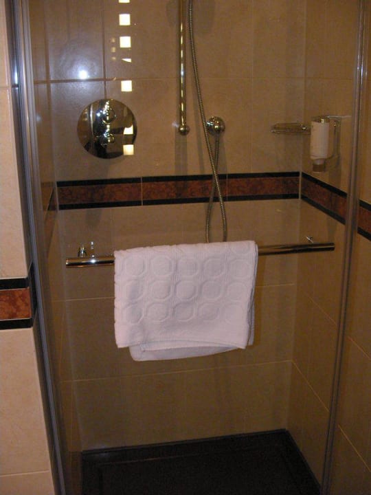 Dusche Arabella Jagdhof Resort am Fuschlsee