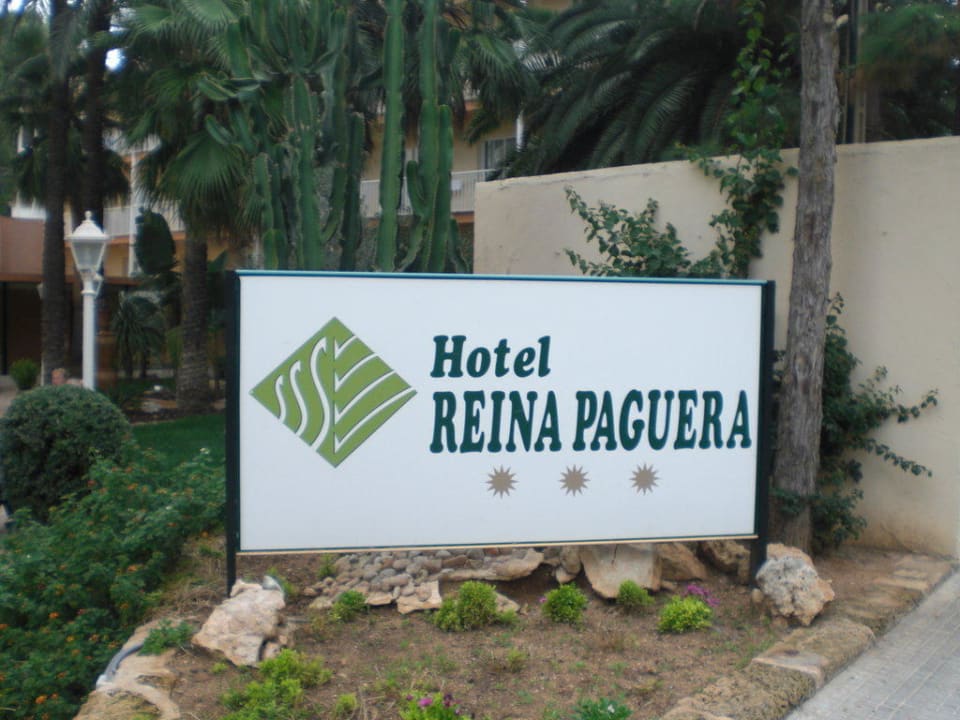 Vor dem Hotel Valentin Reina Paguera