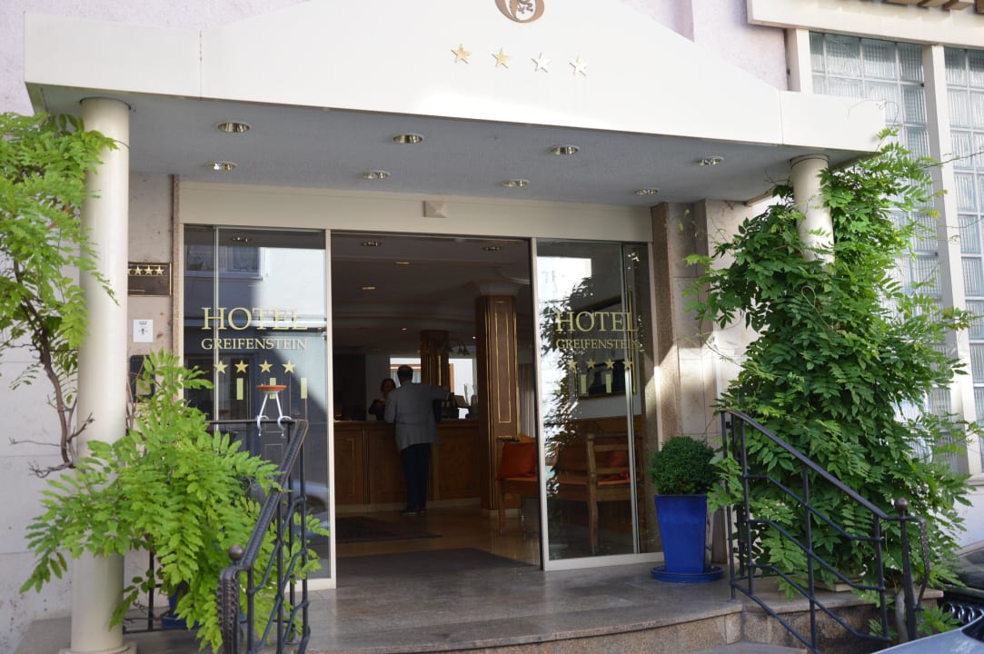 Eingang im Hof Hotel Greifensteiner Hof