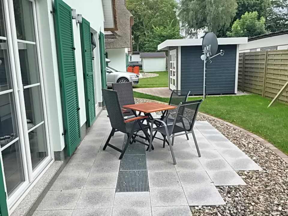 Garten mit großer Terasse Gutspark Rerik - Reetdachhaus Nr. 6