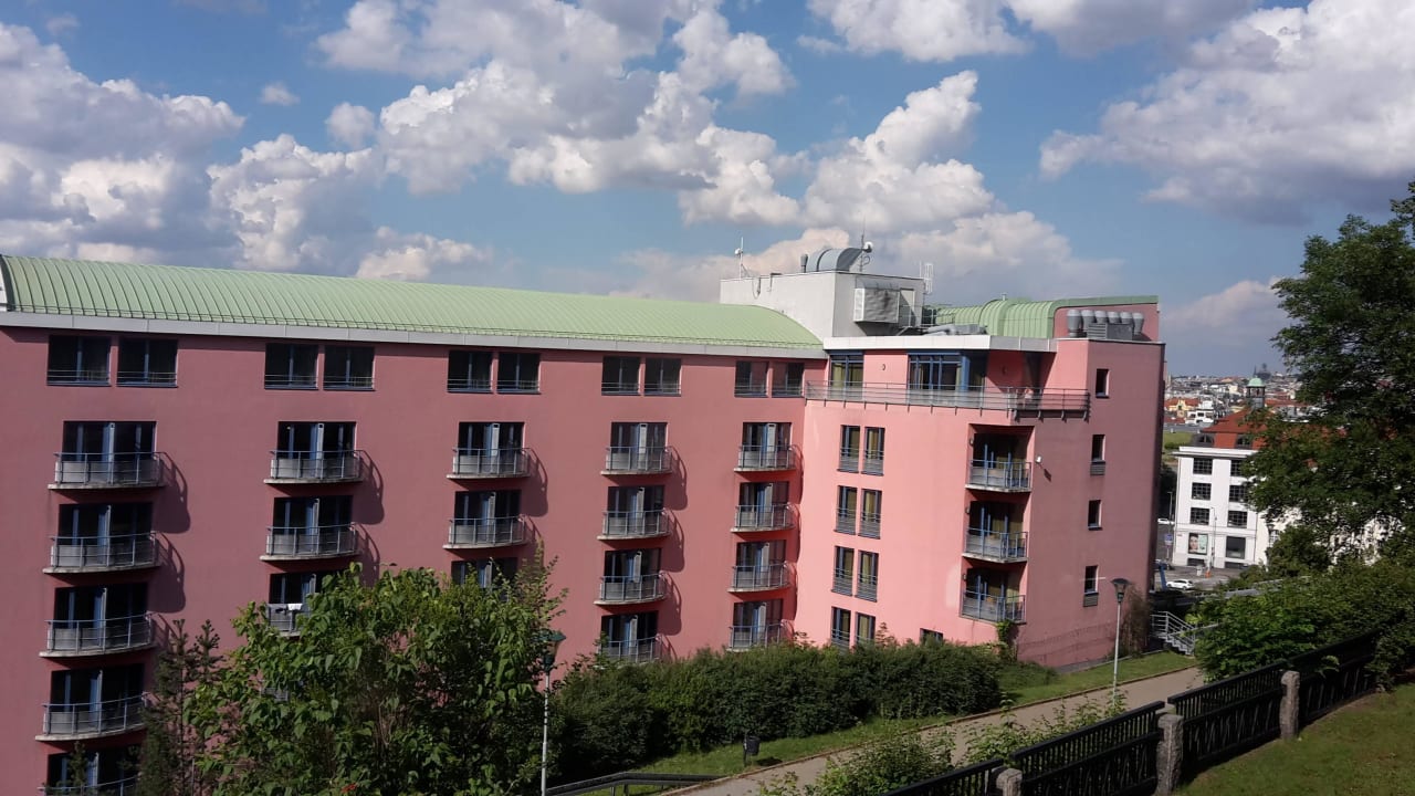 Haus 1 (von Hinten) NH Prague City