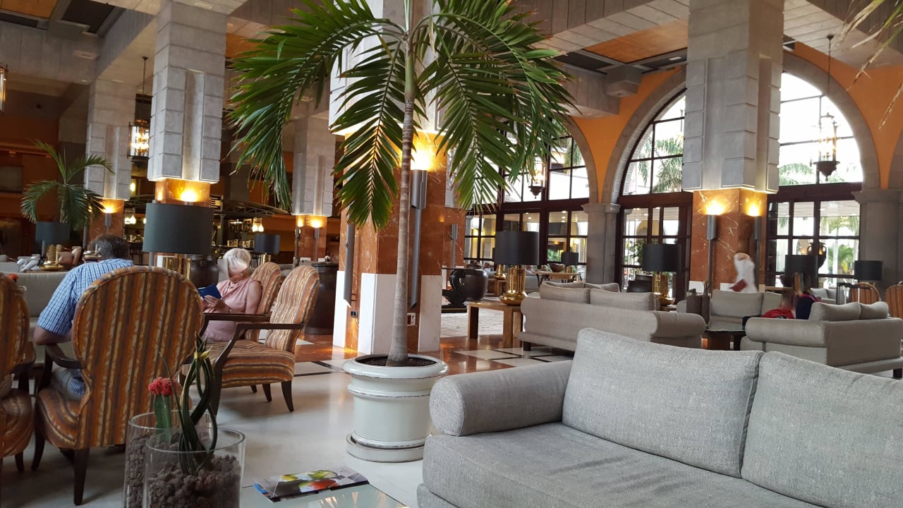 Tolle verschiedene Ruhebereiche Lopesan Costa Meloneras, Resort & Spa
