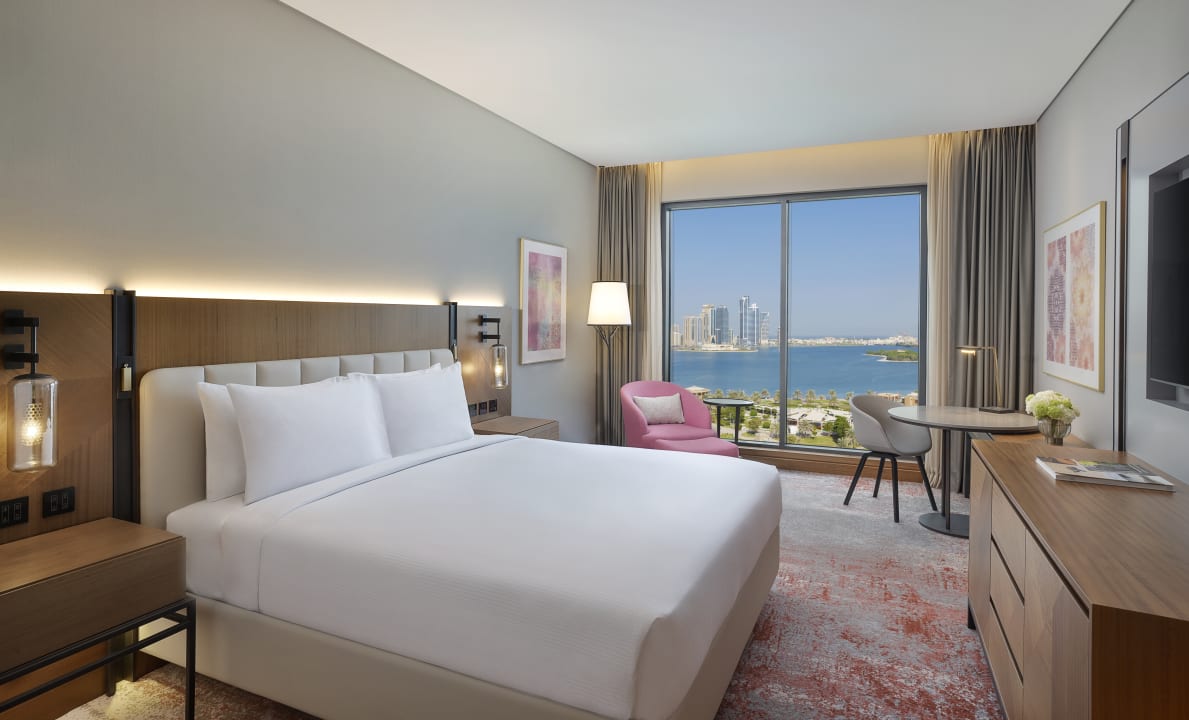 Zimmer DoubleTree by Hilton Sharjah Waterfront Hotel & Residences