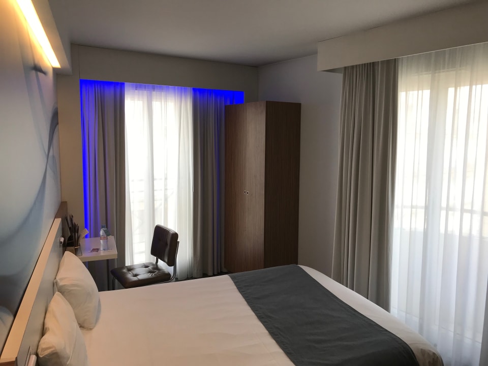 Das korrekt gebuchte Zimmer! Mercure Paris Gare Du Nord La Fayette