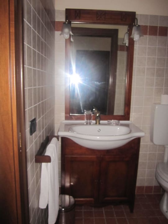 Das eine von zwei Bädern Rooms & Breakfast Borgo di Calmasino