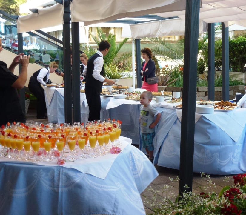 Aperitiv & Buffet im Garten vor dem Galadinner Hotel Palace