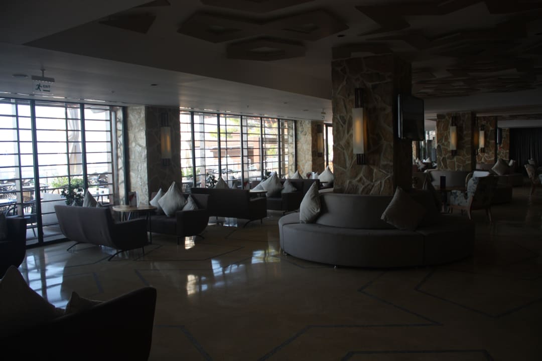 24h-Coffee-Shop-Bar von innen TUI BLUE Seno - Adults Only