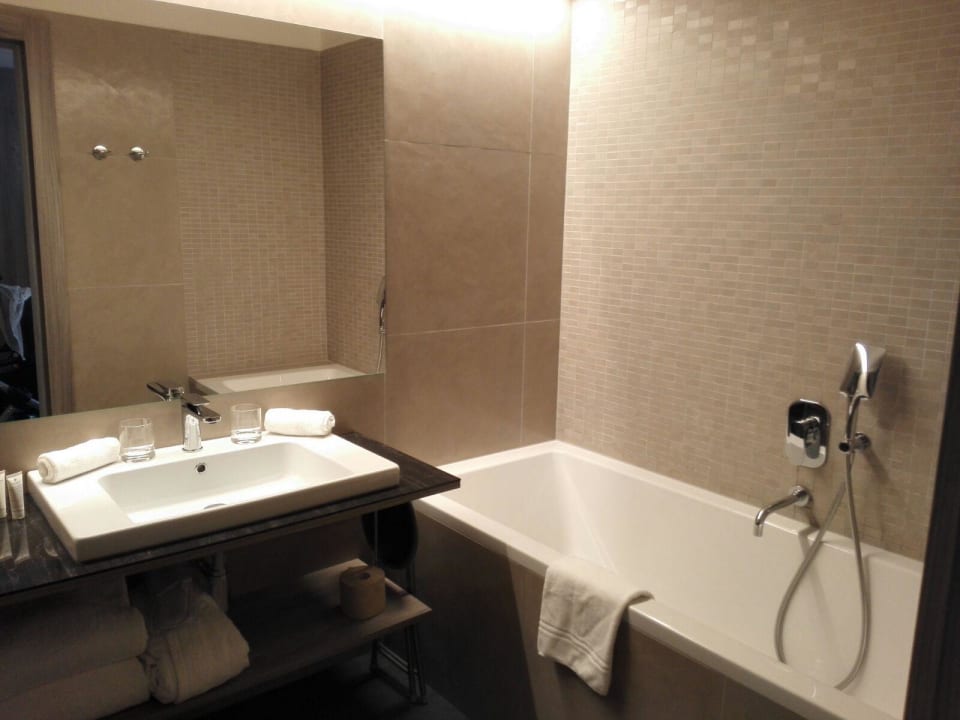 Bad leider ohne Duschwand  Hotel Slovenija - LifeClass Hotels