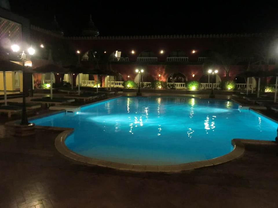 Einer der Pools abends Pickalbatros Alf Leila Wa Leila Resort - Neverland Hurghada