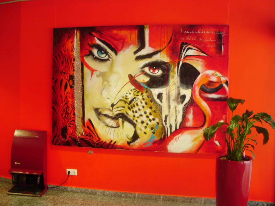 Eingangsbereich mit Schuhputzmaschine Best Western Plus Amedia Wien