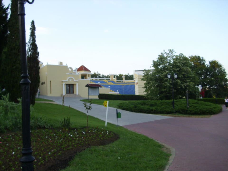 Weg zum Amphitheater Hotel Duni Royal Belleville