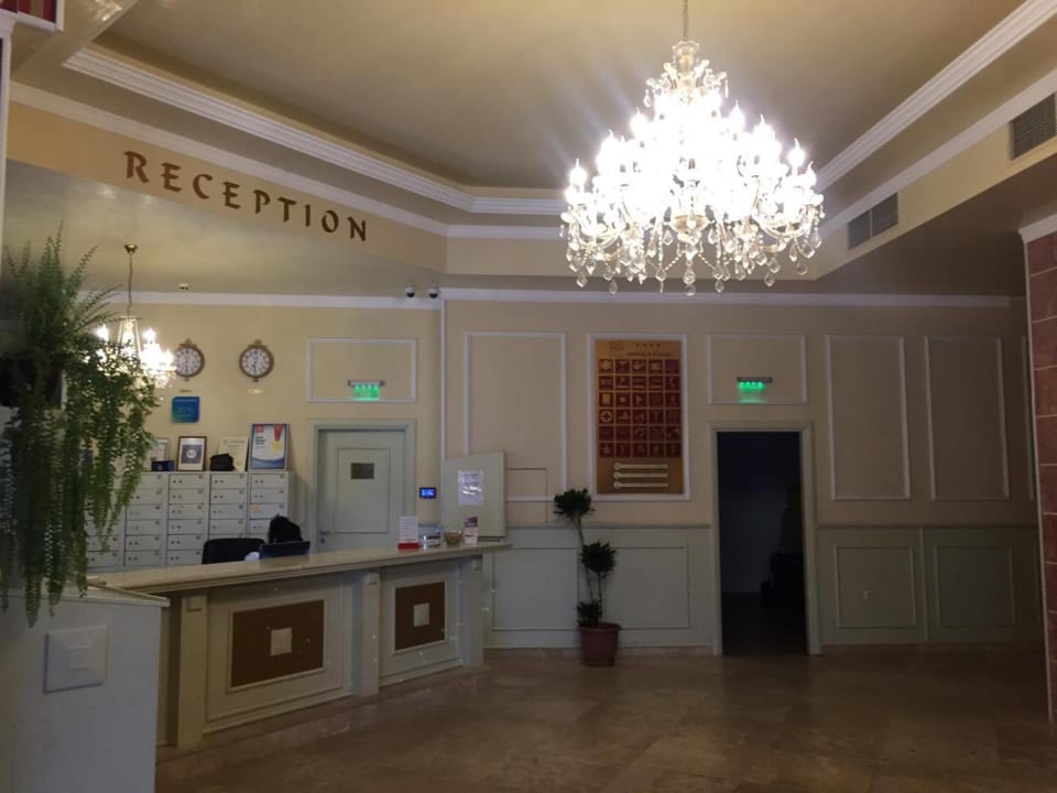 Lobby Hotel Mena Palace