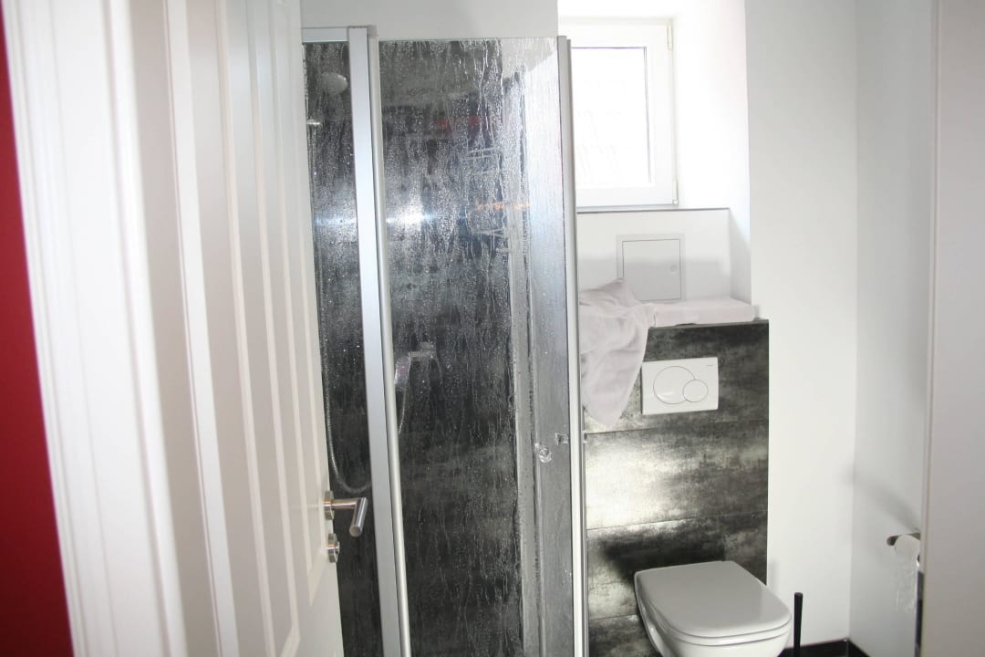 Eines der Badezimmer Ferienwohnung Versteck am Strom