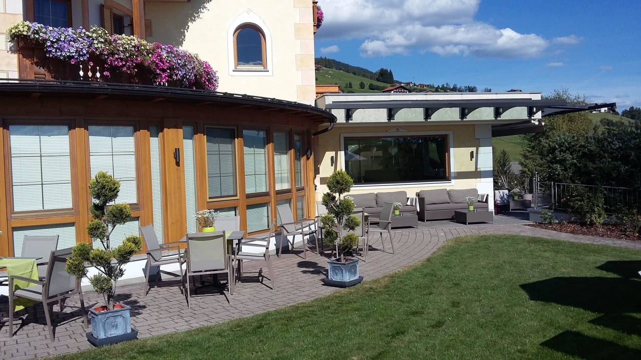 Garten mit Terrasse Hotel Edelweiss
