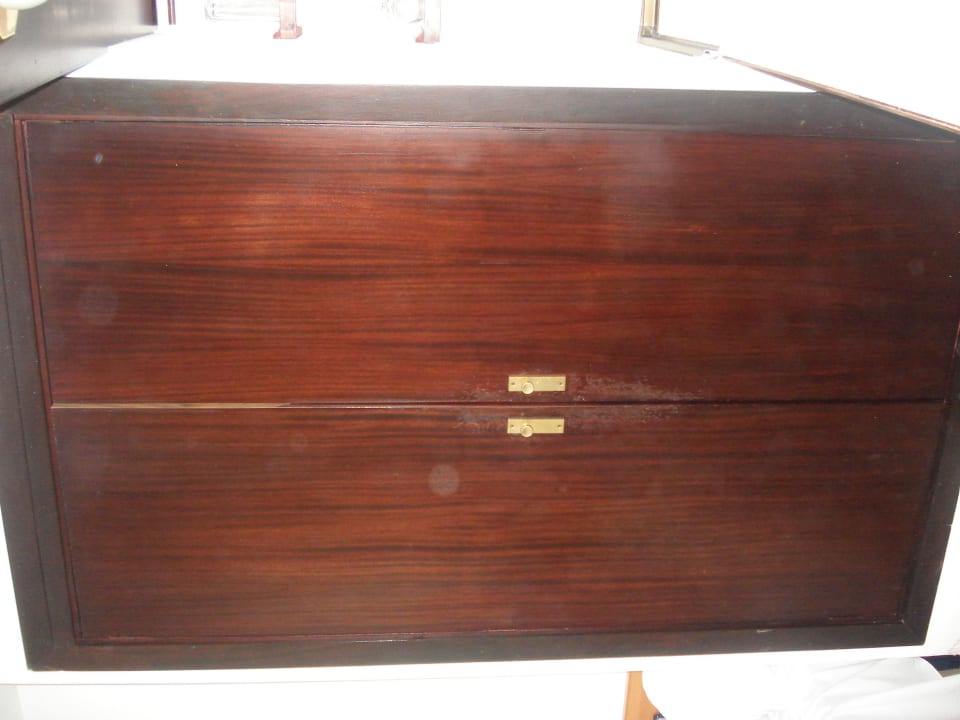 Schrank verkratzt Hotel Luxor