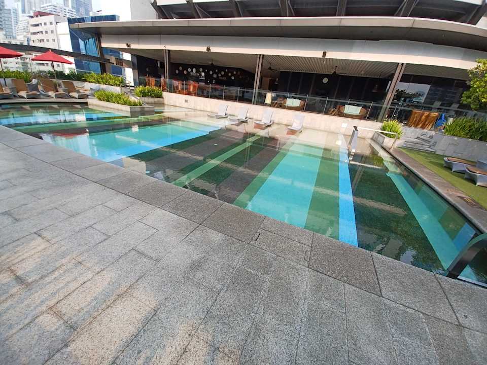 Pool DoubleTree by Hilton Hotel Sukhumvit Bangkok