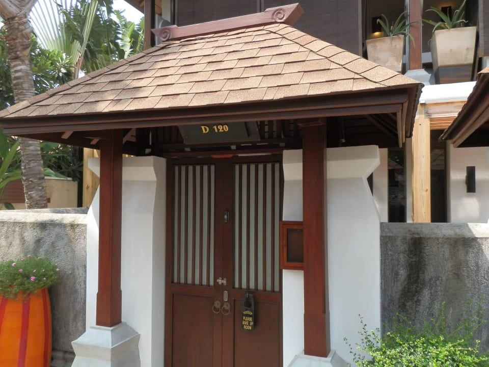 Türe zum Zimmer Pavilion Samui Villas & Resort