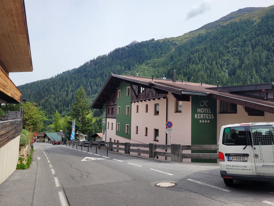 Außenansicht Hotel Kertess