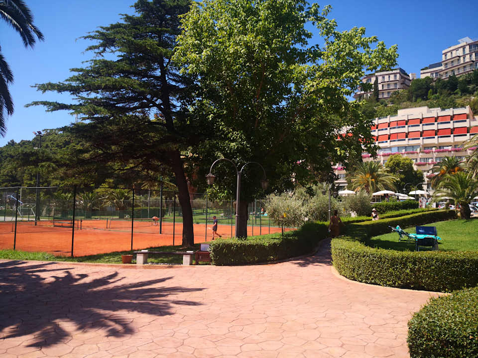 Gartenanlage Iberostar Waves Bellevue