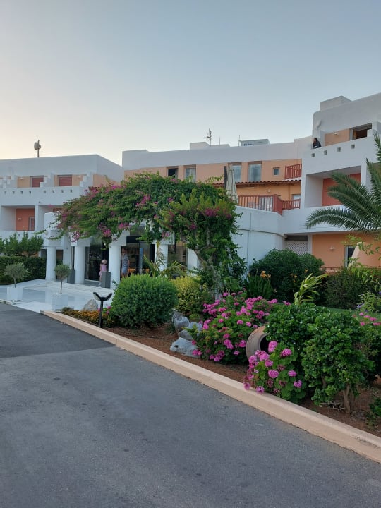 Gartenanlage Anissa Beach & Village