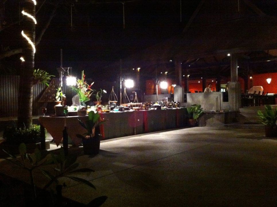 Büffet am Abend The Fair House Beach Resort