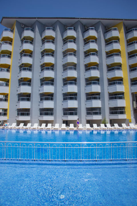 Pool Simply Fine Hotel Alize