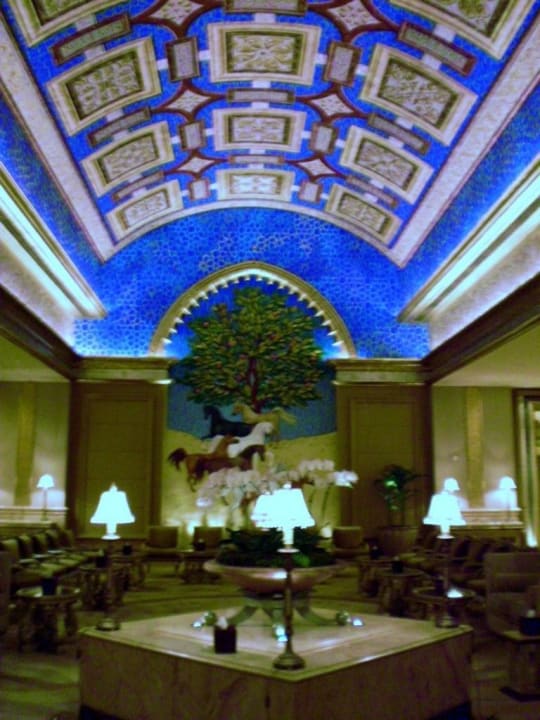 Die Pferde stellen die 7 Emirate dar Emirates Palace Mandarin Oriental