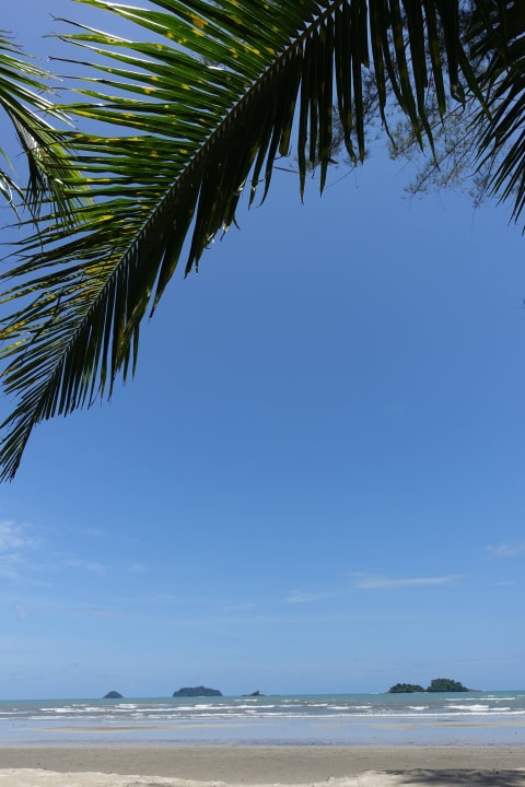 Strand mit vorgelagerten Inseln Hotel The Dewa Koh Chang