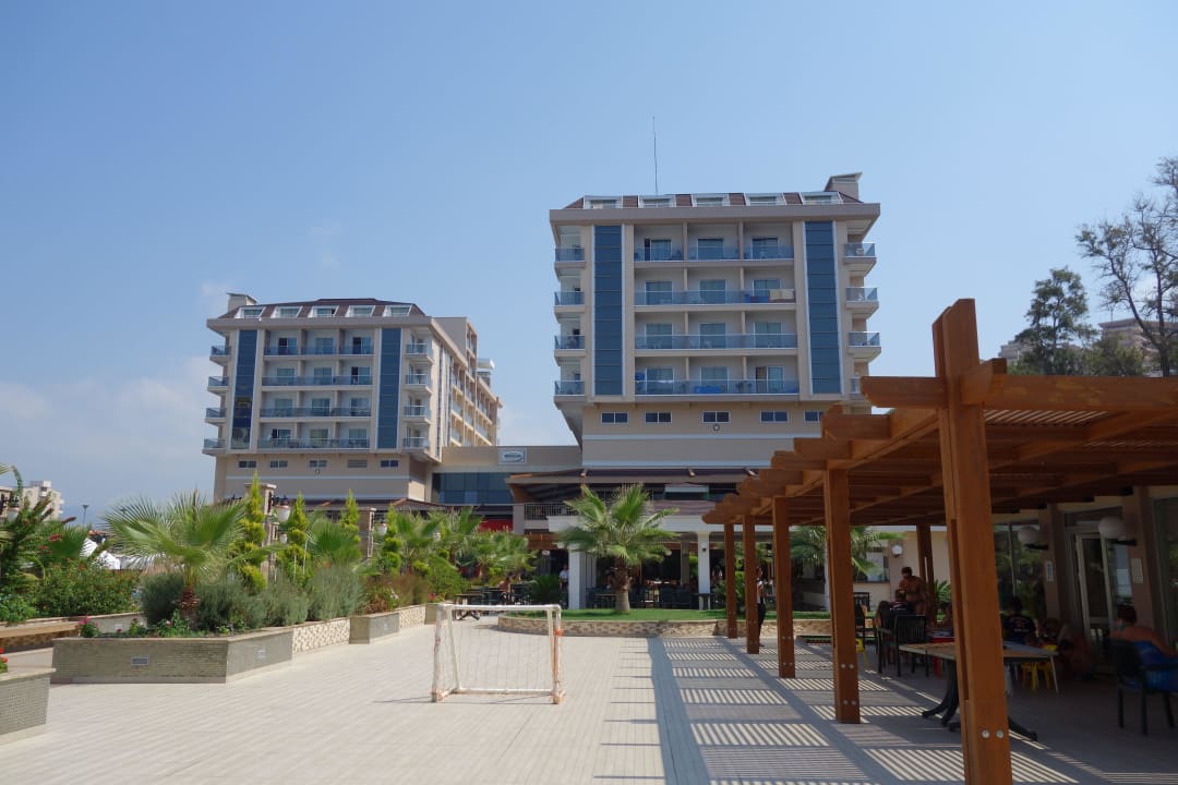Blick von der Snackbar zum Hotel Dizalya Palm Garden