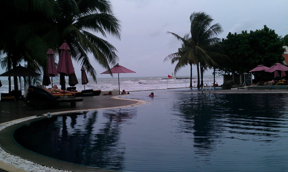 Blick vom Pool aufs Meer Khaolak Laguna Resort