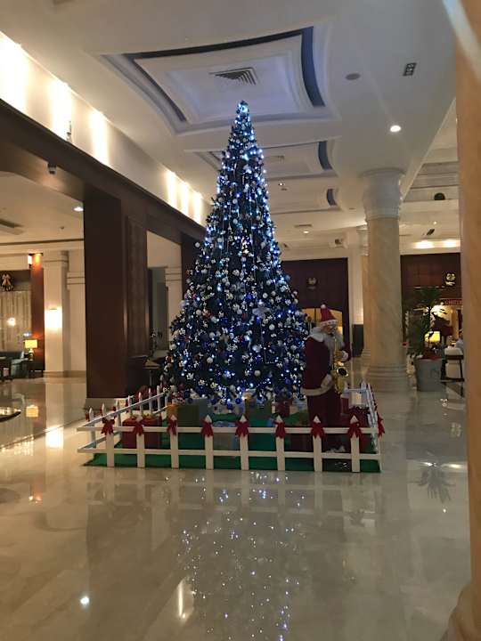 Weihnachtsbaum in der Lobby Premier Le Reve Hotel & Spa