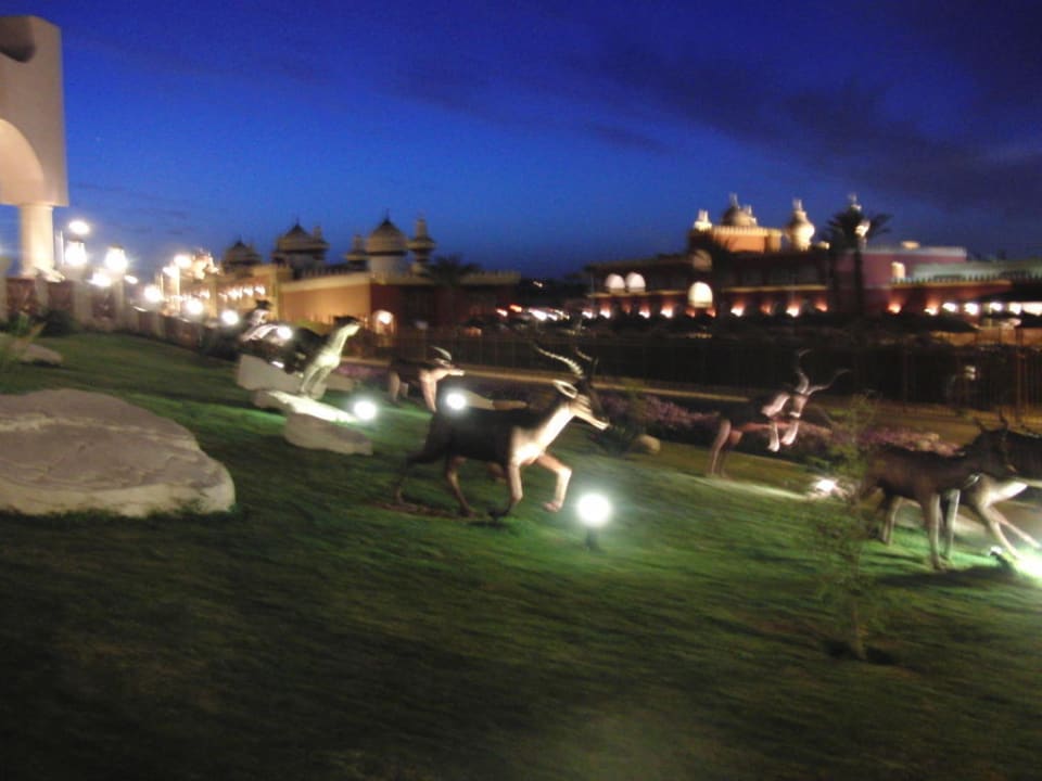 Vor der Lobby Pickalbatros Jungle Aqua Park Resort - Neverland Hurghada