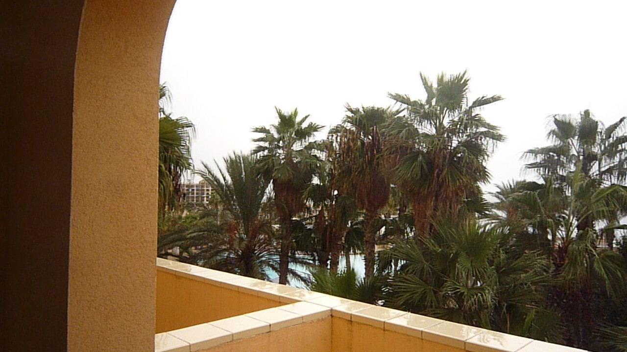 Balkonbrüstung zum Nachbarn Hilton Malta