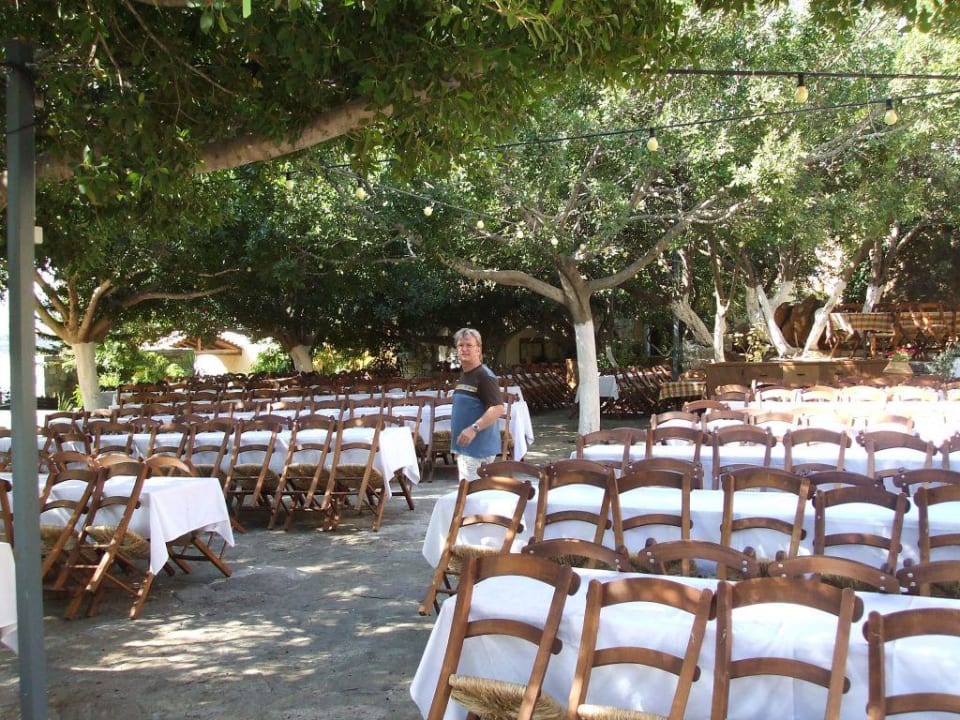 Restaurantgarten Arolithos Traditional Cretan Village Hotel