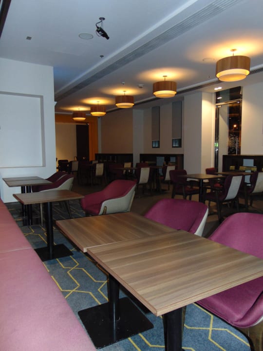 Gastro Hampton By Hilton Dubai Airport