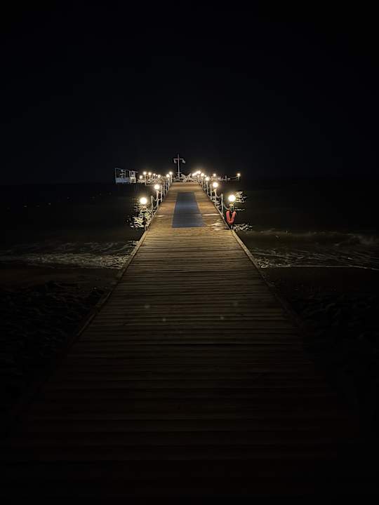 Strand Saturn Palace Resort Hotel