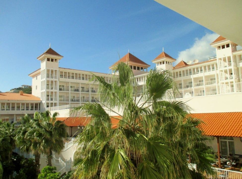Teilansicht Poolseite Hotel Riu Madeira