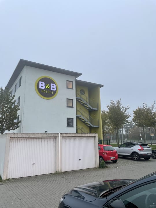 Außenansicht B&B HOTEL Mannheim-Neuostheim