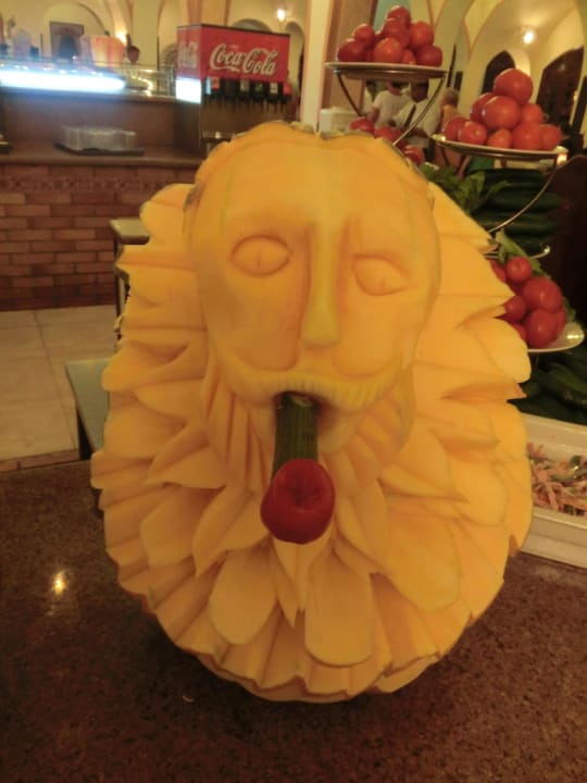 Schöne Schnitzereien Jaz Makadi Oasis Resort