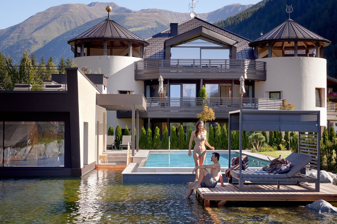 Pool FONTIS luxury spa lodge