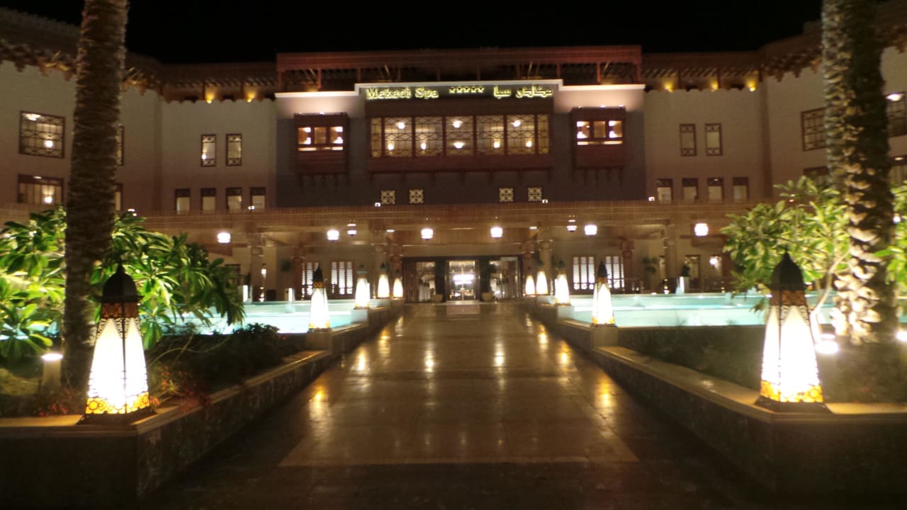 Vor dem Hotel Makadi Spa - Adults only