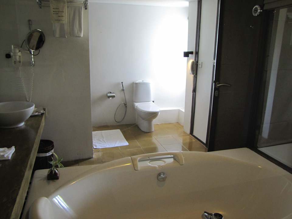 Großes Bad mit Meerblick Hotel Jetwing Beach