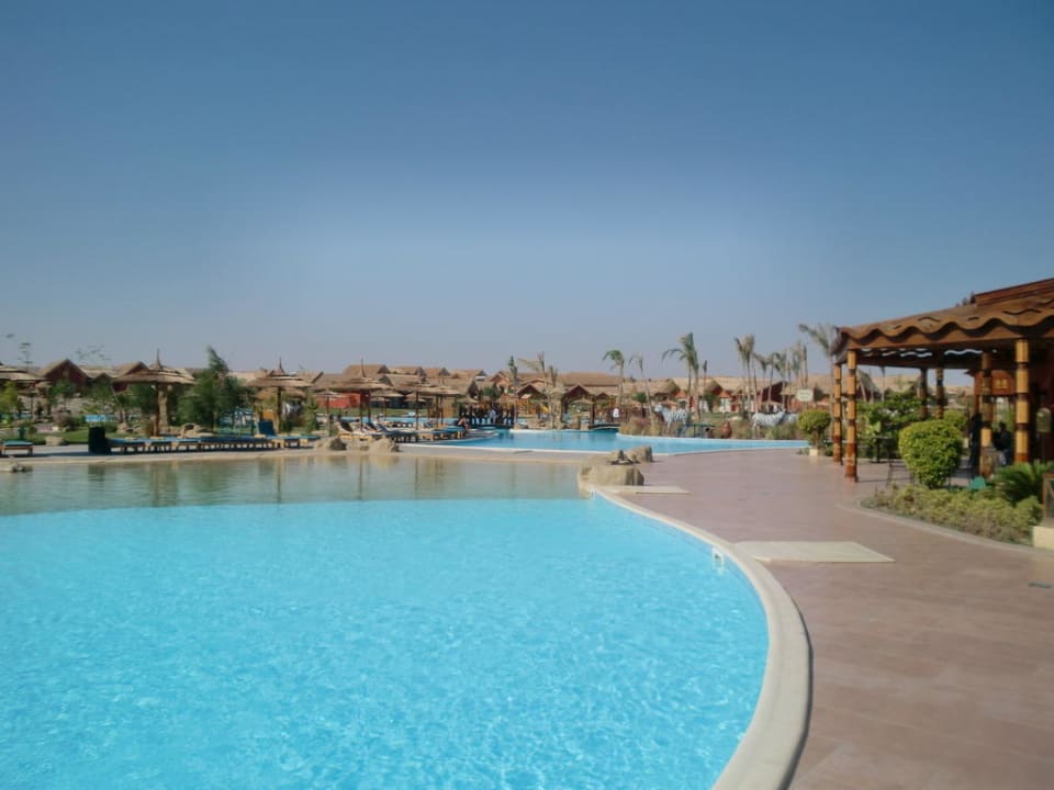 Weg zum Restaurant Pickalbatros Jungle Aqua Park Resort - Neverland Hurghada