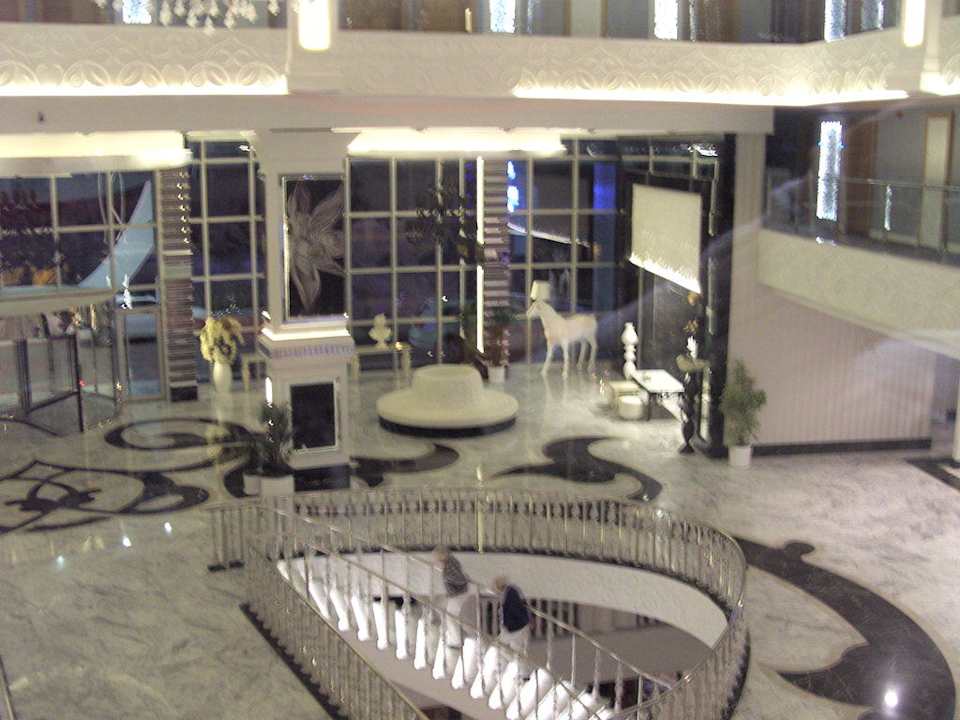 Leider kann man die Lobby nicht essen Q Premium Resort