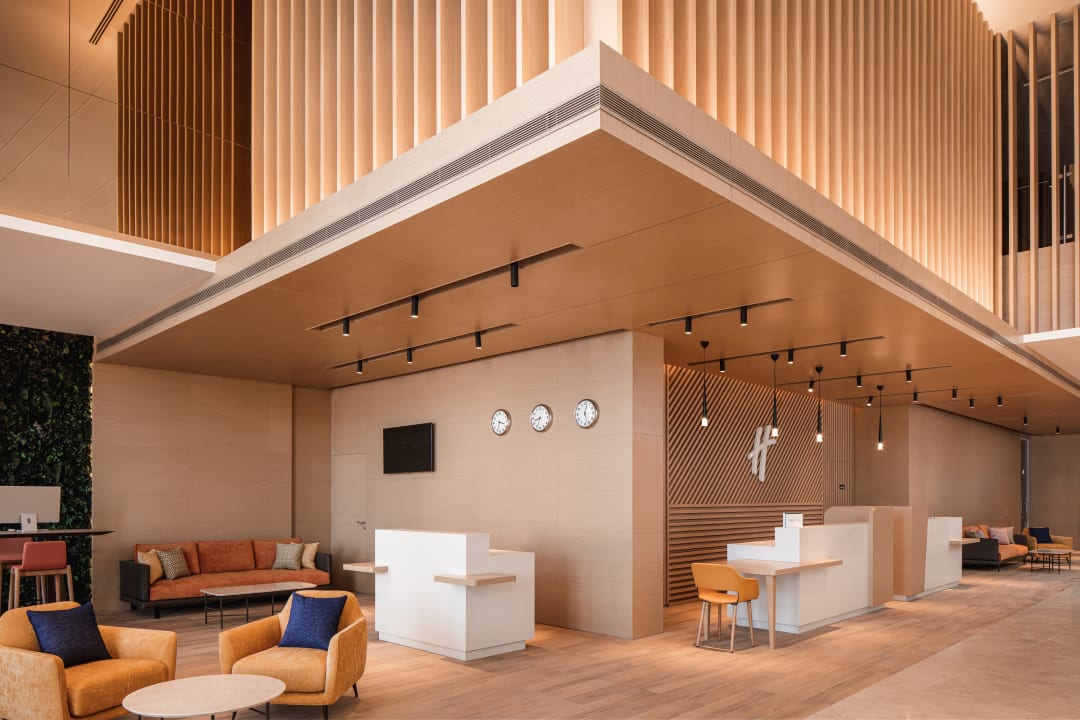 Lobby Holiday Inn & Suites Dubai Science Park by IHG