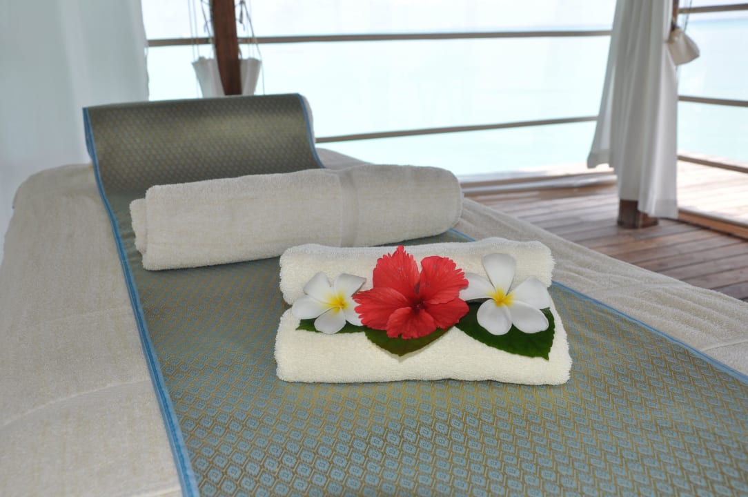 Massage auf dem Steg Kuramathi Maldives