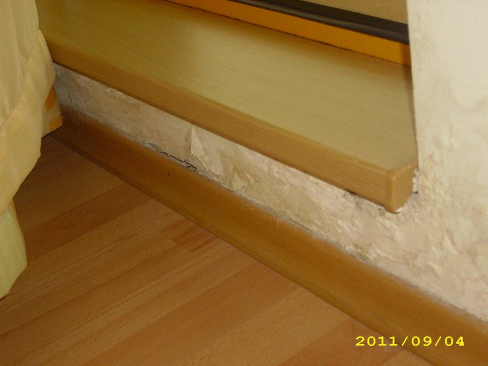 Schimmel in der Aussenwand Hotel Atlas