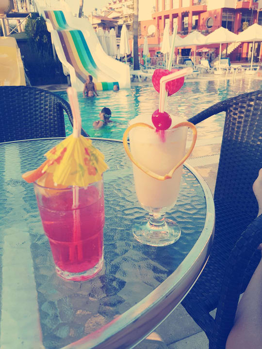Cocktails  Royal Atlantis Beach Hotel