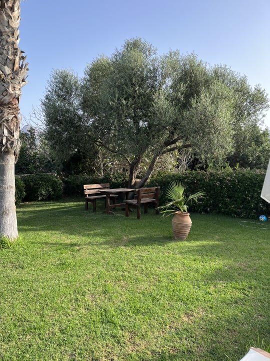 Außenansicht Petritos Rooms and Studios