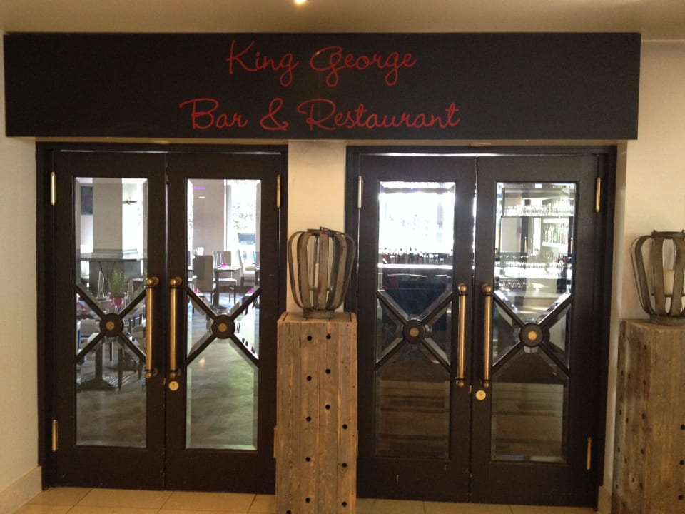 Eingang zur Bar Crowne Plaza ® Hamburg - City Alster